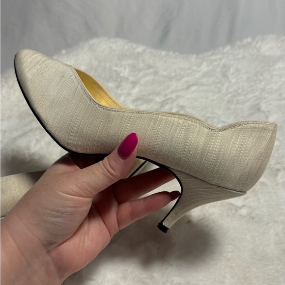 VTG 80’s Cream Dolce by Pierre Heels Scalloped Edge Textured Linen SZ 8 Bridal - Picture 13 of 16